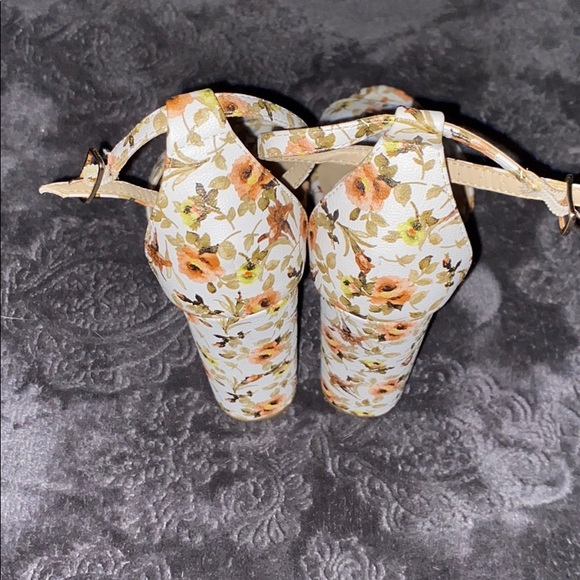 Really cute heels - Picture 3 of 5